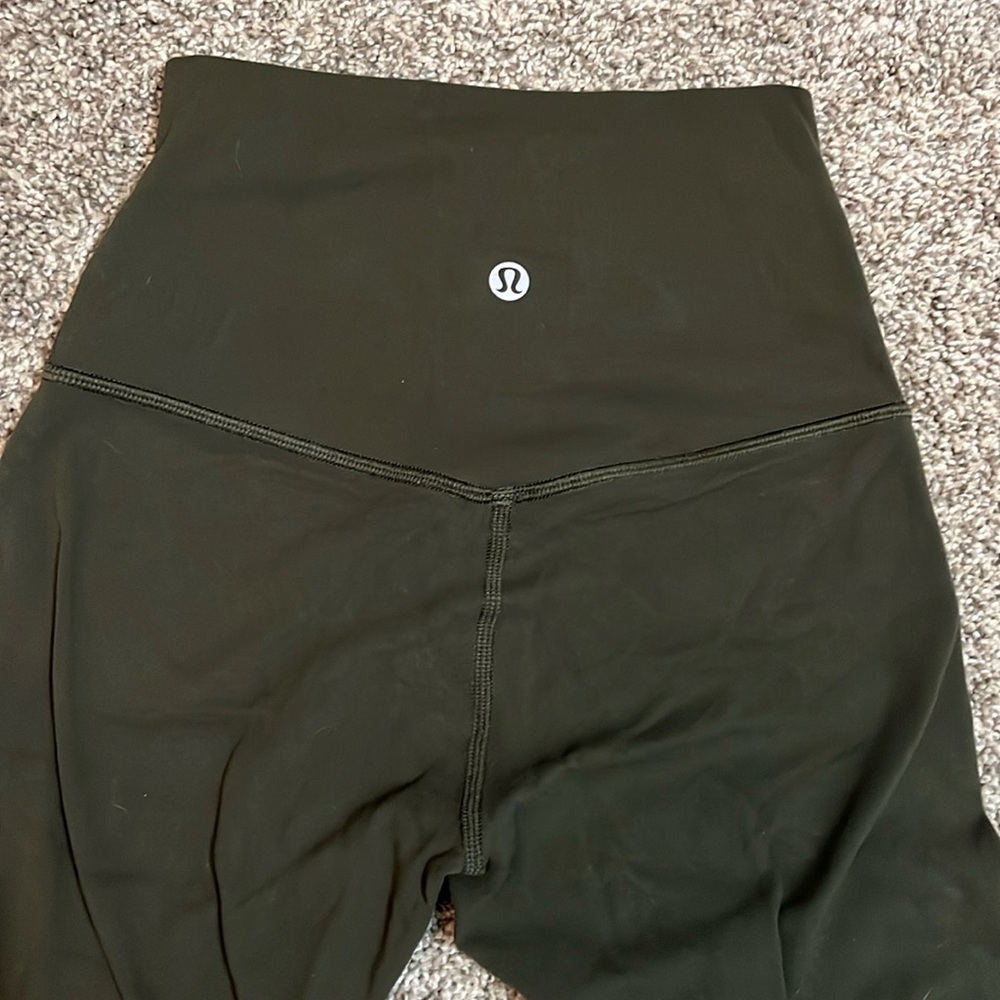 Green LuLulemon leggings